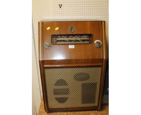 A LARGE 'COSSOR' VINTAGE RADIO