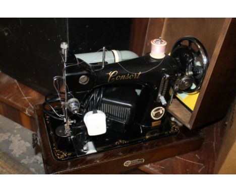 A VINTAGE CASED UNIVERSAL SEWING MACHINE