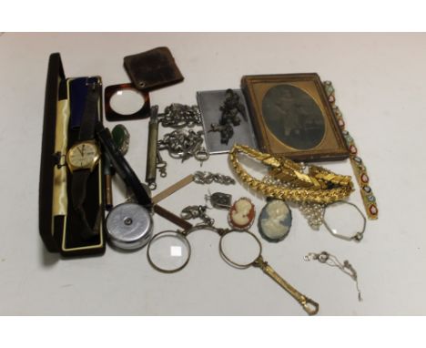 A BAG OF COLLECTABLES TO INC A CHARM BRACELET