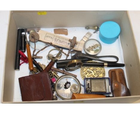 A TRAY OF COLLECTABLES TO INC CIGARETTE LIGHTER, PENS ETC