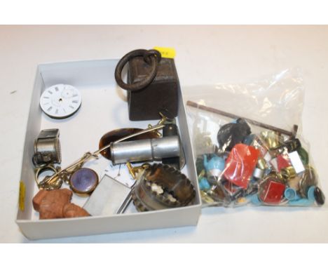 A BOX OF COLLECTABLES TO INC AN IRON WEIGHT, PEN KNIFE ETC