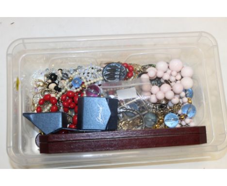 A TRAY OF COSTUME JEWELLERY TO INC A LOTUS PEARL NECKLACE