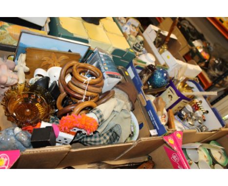 TWO TRAYS OF SUNDRIES TO INC ROYAL WORCESTER