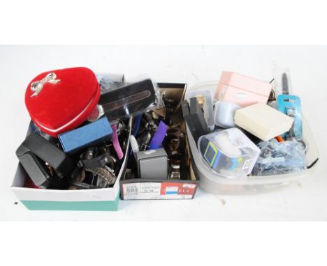 A large quantity of various predominantly lady's fashion wristwatches including Sekonda, Timex, Casio, Citron, etc. 