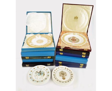 A collection of various Spode limited edition commemorative plates comprising two 'The St Paul's Cathedral', 64, The Lincoln 