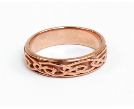 A Clogau 9ct gold Celtic design wedding band, size R, approx 4.2g.
