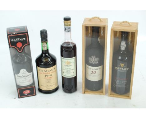 Four bottles of port comprising Graham's 'Late Bottled Vintage' 1979 100cl, also a boxed 1990 75cl example, an Offley 'Late B