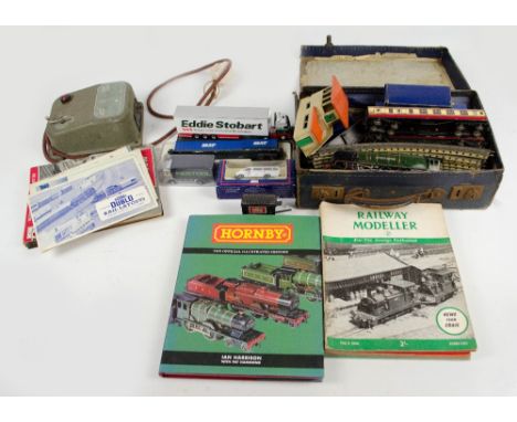 A Hornby Dublo train set including engine 'Duchess of Montrose' locomotive 69567, plus a quantity of rolling stock including 