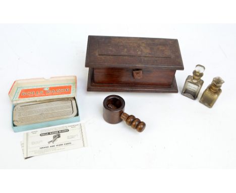 Various collectors' items to include an oak box with interior partition and pull out three division tray, 24 x 12cm, a boxed 