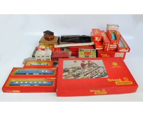 A quantity of boxed Tri-ang Hornby HO/00 gauge trains, tracks, accessories and catalogues to include R3.A 'Electric Model Rai