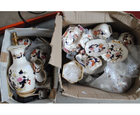 A quantity of Mason's Ironstone 'Mandalay' pattern items to include a table lamp, ginger jar, various vases, a photo frame, e