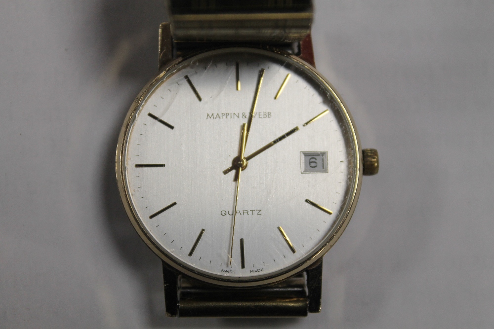 A MAPPIN & WEBB 9CT GOLD GENTS WRIST WATCH, with date aperture, battery