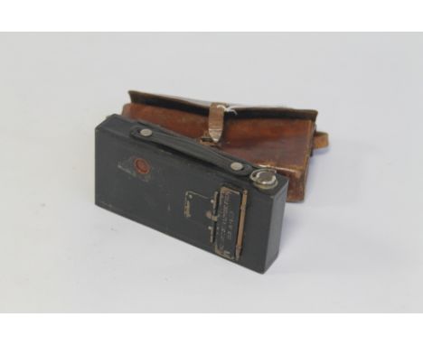 A VINTAGE KODAK / EASTMAN BELLOWS CAMERA IN LEATHER CASE