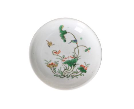 A polychrome porcelain deep dish, decorated with flowers and birds. Unmarked. China, Kangxi. Diam. 19.5 cm.Condition Report: 