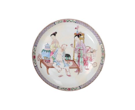 A famille rose porcelain deep plate with a decoration of figures, the reverse covered in ruby-pink glaze. China, Qianlong. Di