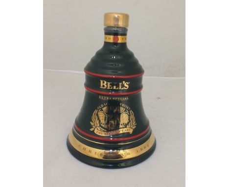 BELL'S OLD SCOTCH WHISKY Christmas 1964, aged 8 years, 1 ceramic Wade decanter 