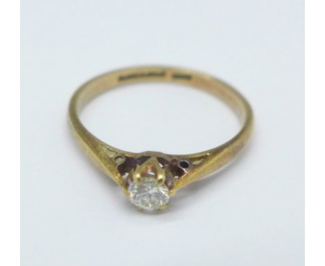 An 18ct gold and diamond ring, 1.8g, K