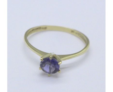 A 9ct gold and sapphire ring, 0.9g, O