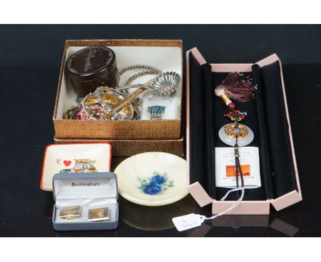 Box of mixed collectables, to include jewellery, vintage bakelite Tiddly Winks, Victorian spoon, Carlton Ware dish etc, toget