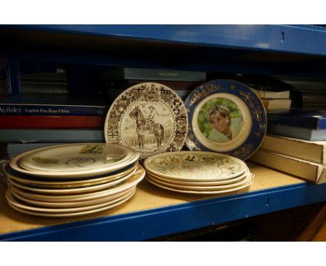 A large collection of collectors plates to include Wedgwood, Spode and Aynsley examples 