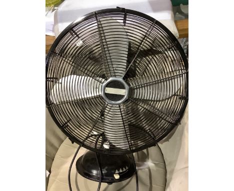 Two vintage table fans by Cinni. H:53cm H:41cm