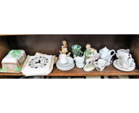A POOLE POTTERY TILE AND A QUANTITY OF VARIOUS CERAMICS