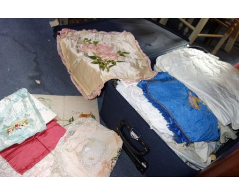 A COLLECTION OF VINTAGE LINEN, night dresses, textiles and sundries