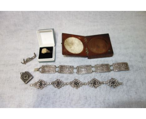 A COLLECTION OF SILVER JEWELLERY and a gentleman's yellow metal signet ring
