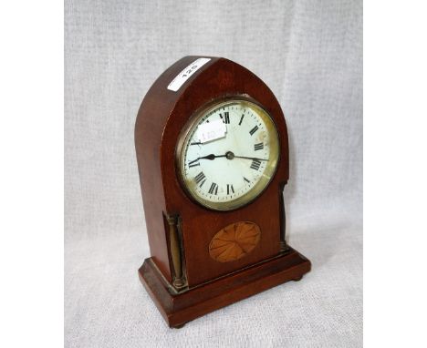 AN EDWARDIAN MAHOGANY MANTEL CLOCK, 22 cm high