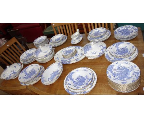 AN EXTENSIVE ROYAL WORCESTER "BLUE DRAGON" DESIGN DINNER SERVICE