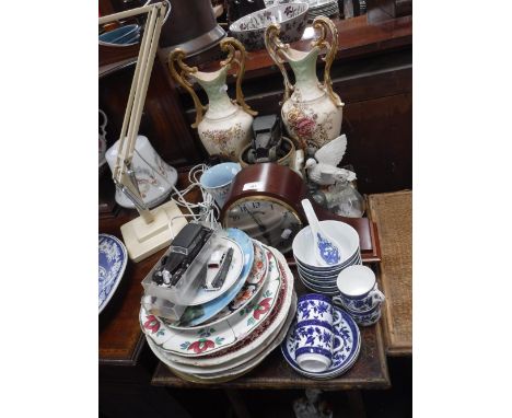 AN EDWARDIAN MAHOGANY STYLE MANTEL CLOCK, a collection of various ceramics and sundries
