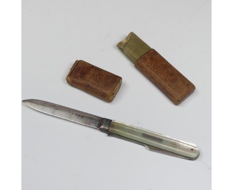 A George IV silver folding Fruit Knife and Fork, by John Nowill, the knife blade also marked for William Nowill, hallmarked S