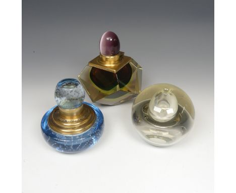 A 20thC glass and brass mounted Inkwell, of blue colour with controlled bubble design, possibly Whitefriars, H 10cm, together