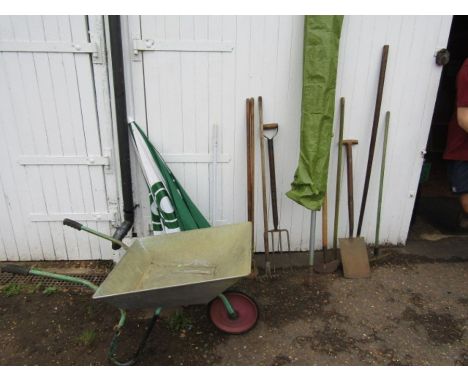 Garden tools, parasol, wheel barrow, rotary washing line etc