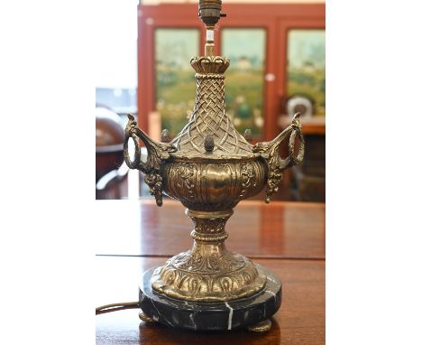 Ornate brass table lamp on circular marble base, 48 cm high 