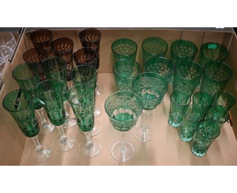 A quantity of green and ruby flash drinking glasses, 27 pieces (box) 