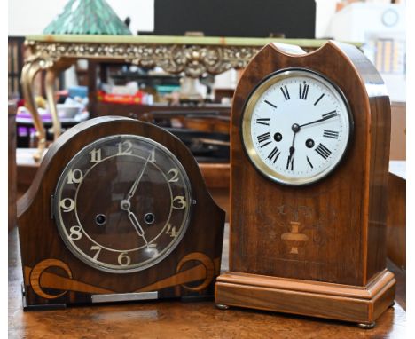 Edwardian walnut inlaid mantel clock with French twin-train eight-day drum movement striking on coiled gong 30 cm high to/w a