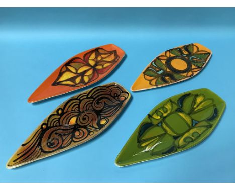 Four spearhead Poole dishes