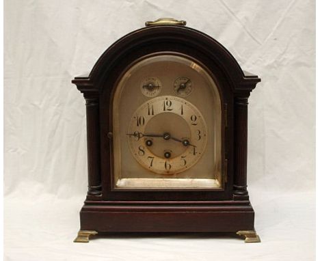 EARLY 20TH CENTURY MAHOGANY MANTLE CLOCK WITH SILVERED DIAL WITH JUNGHANS MOVEMENT, STRIKING ON A GONG, 36CM 