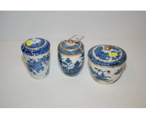 A WORCESTER TEAPOY AND COVER, CAUGHLEY SUGAR BOWL AND COVER AND CAUGHLEY TEAPOY AND COVER (KNOP RESTORED)  