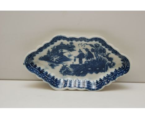 A WORCESTER BLUE AND WHITE SPOON TRAY PRINTED WITH FISHERMEN PATTERN, WIDTH 16.5 CM 