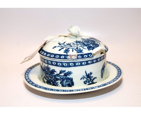 A WORCESTER BLUE AND WHITE CIRCULAR BUTTER TUB, COVER AND STAND, TRANSFER PRINTED WITH FLOWERS AND INSECTS, DIAMETER OF STAND