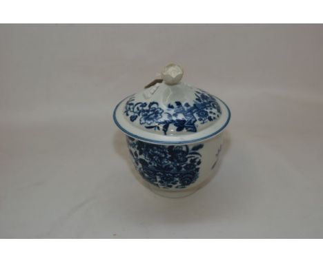 A WORCESTER BLUE AND WHITE SUGAR BOWL WITH COVER, PRINTED WITH FENCED GARDEN PATTERN (THE KNOP BROKEN AND RESTORED HEIGHT 12C