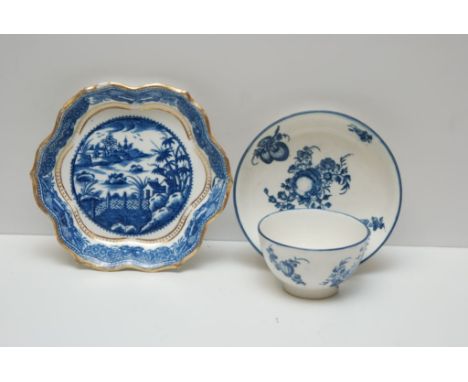 A CAUGHLEY BLUE AND WHITE TEA BOWL AND SAUCER DECORATED WITH FRUIT AND FLOWERS ALONG WITH A BLUE AND WHITE TEAPOT STAND 