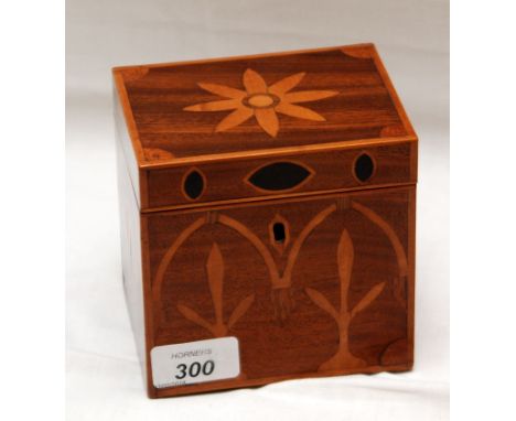 GEORGE III MAHOGANY AND MARQUETRY TEA CADDY, LID INLAID WITH FLOWER HEAD DESIGN (WIDTH 12 CM) 