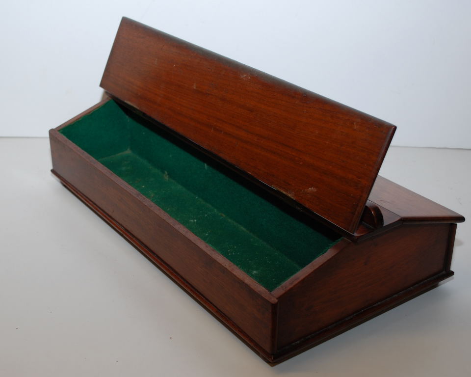 A 19TH CENTURY MAHOGANY CUTLERY BOX WITH DOUBLE LID AND CENTRAL