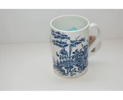 WORCESTER BLUE AND WHITE TANKARD, PRINTED PLANTATION PATTERN (14 CM ),  REPAIRED 