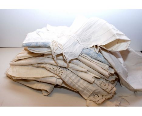 A BOX OF 15 COTTON AND LINEN VINTAGE CHILD'S NIGHT DRESSES AND SMOCKS/APRONS 