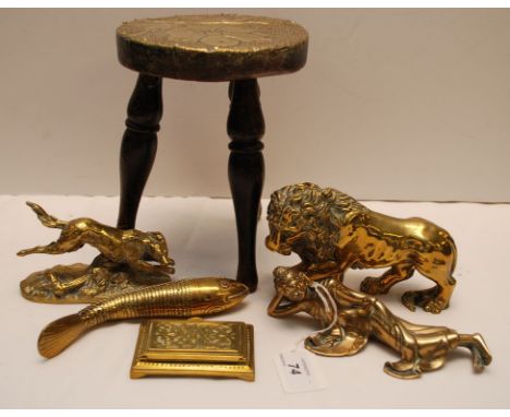 FIVE BRASS ITEMS TO INCLUDE ARTICULATED FISH STAMP BOX, LION, HUNTING DOG, BRONZE JAPANESE RECLINING LADY AND NOUVEAU STYLE B