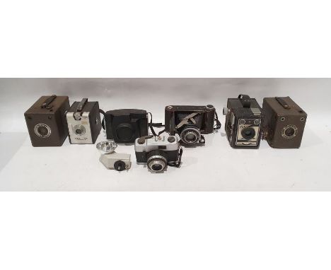 Box of assorted vintage cameras to include a Kodak camera with Kodak flash holder in original box, Kinax 1 KB15 camera, Filmo